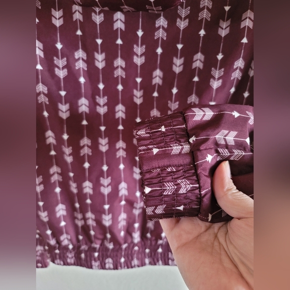 EMPCYRE, Maroon Arrows Windbreaker, Size Small - Picture 5 of 5